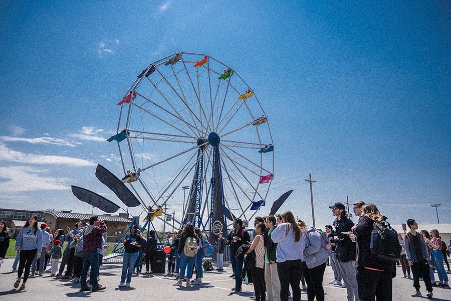 The image shows a Ferris wheel