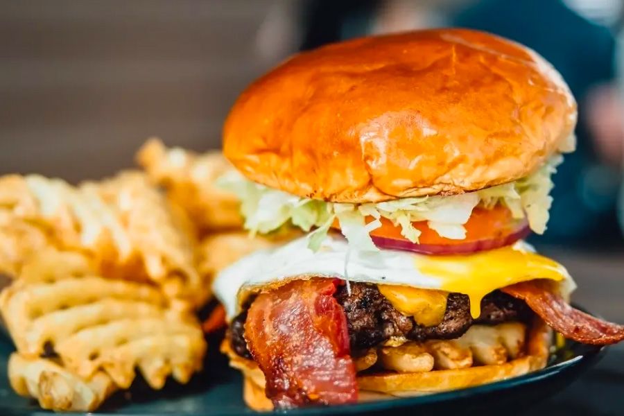 Bacon cheeseburger with waffle fries